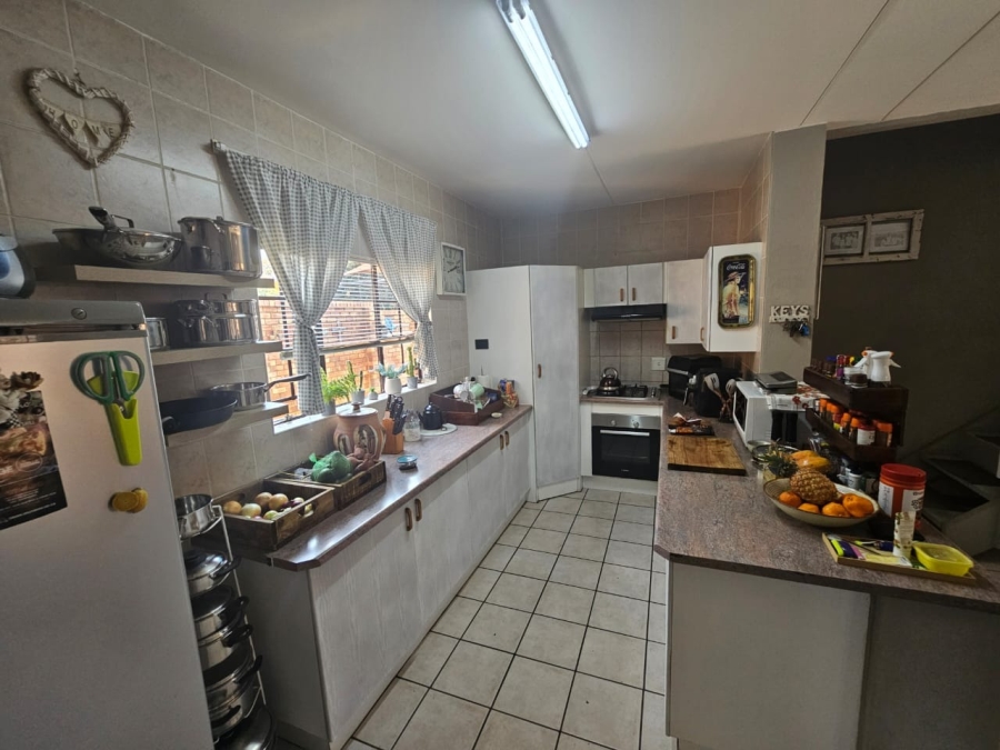 3 Bedroom Property for Sale in Safari Gardens North West